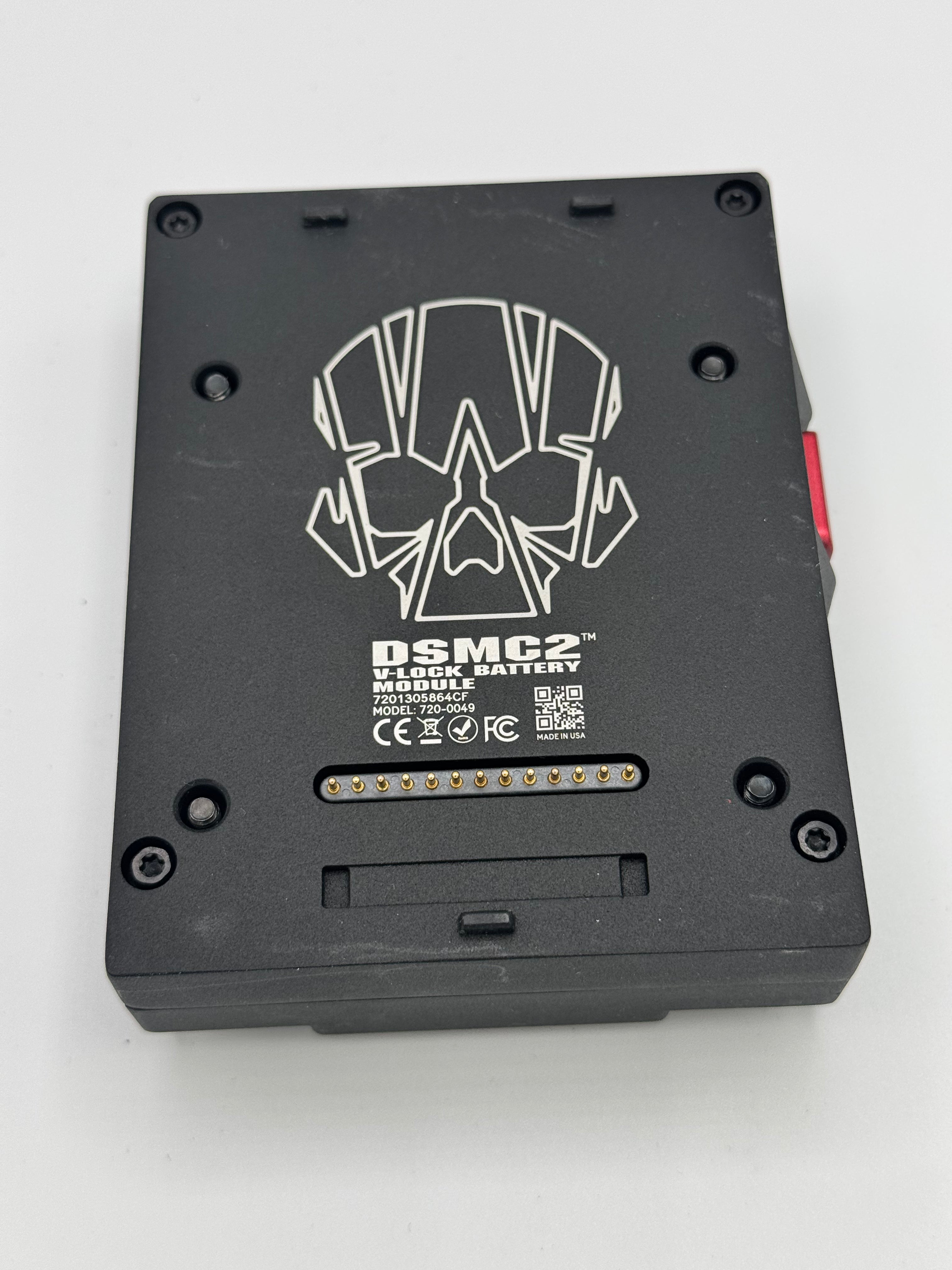 RED DSMC2 V-Mount Battery Adapter