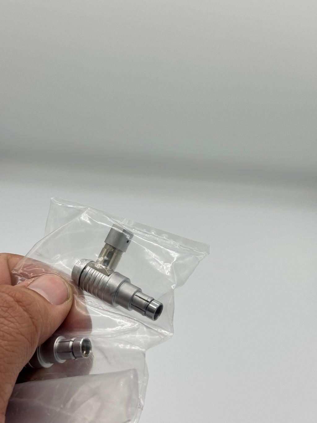 9-Pin EXT RIGHT ANGLE Connector Compatible with Komodo/Komodo-X/V-Raptor [1 Connector]