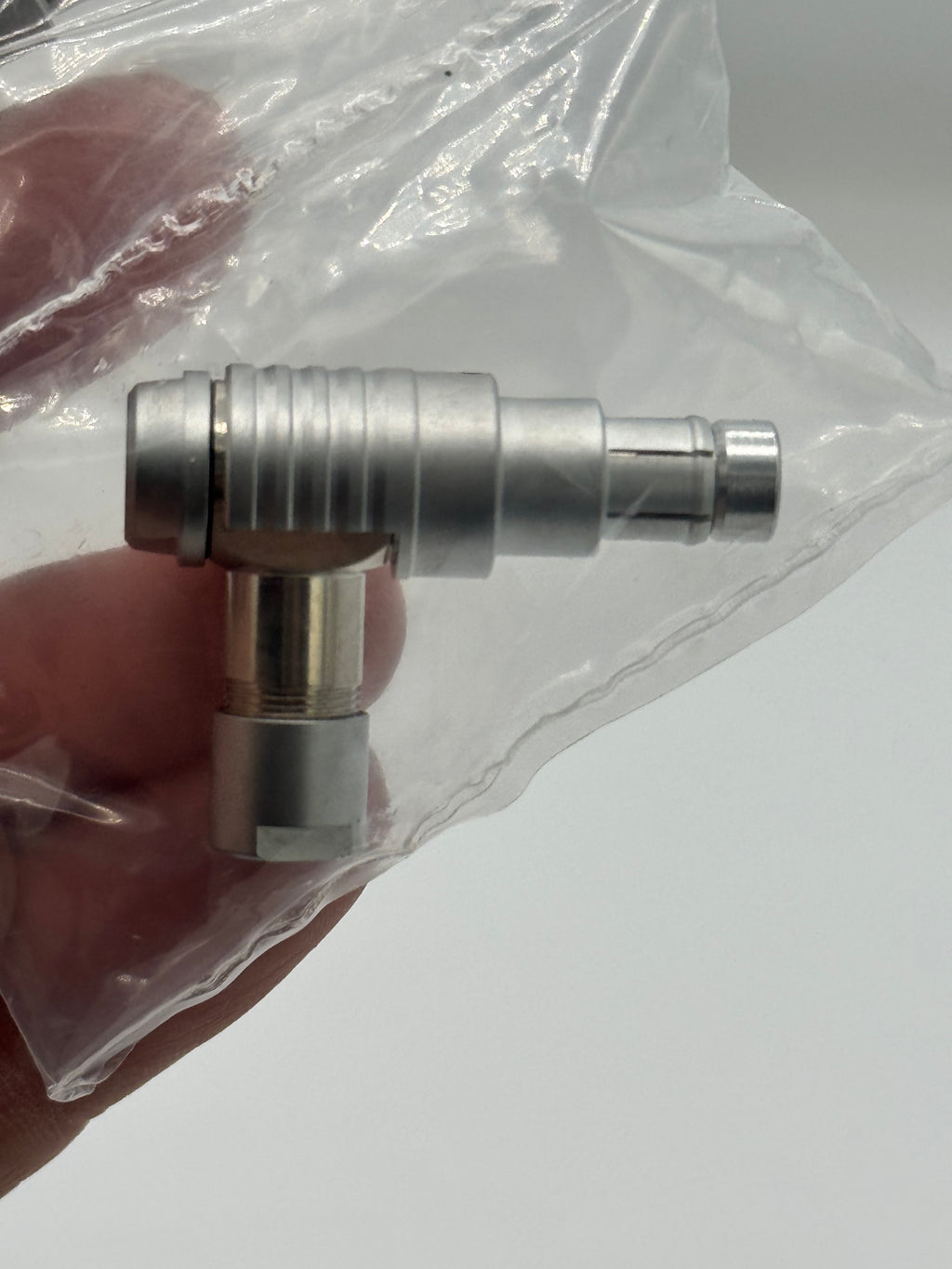 9-Pin EXT RIGHT ANGLE Connector Compatible with Komodo/Komodo-X/V-Raptor [1 Connector]